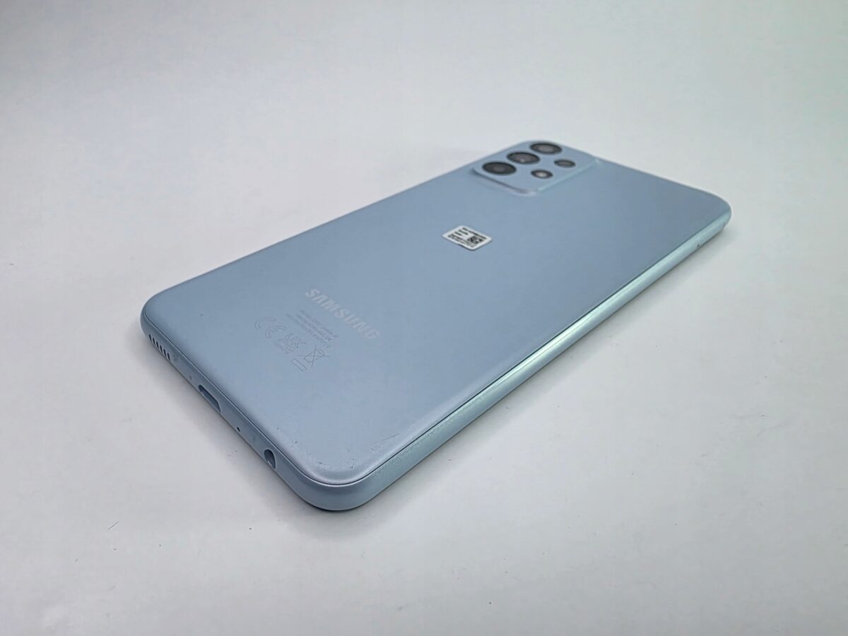 00f1ecd6805fdd41357124948d77d335